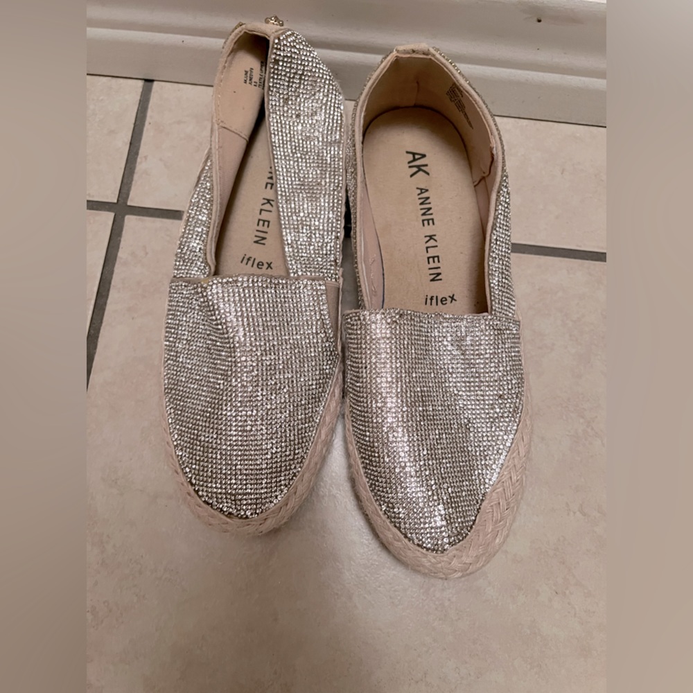 Anne Klein Espradrilles Size 8 NWOT
